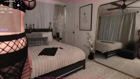Snapshot of lovemoscarlett chatting on January 17, 2025, 9:28 pm Scarlett online show from January 17, 2025, 9:28 pm