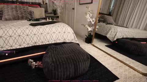 Snapshot of lovemoscarlett chatting on February 19, 2025, 1:06 pm Scarlett online show from February 19, 2025, 1:06 pm