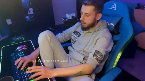 Snapshot of loverboy89hh chatting on January 17, 2025, 6:02 pm LoverBoy89HH online show from January 17, 2025, 6:02 pm