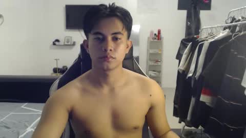 Snapshot of loverboyph04 chatting on October 17, 2025, 9:12 am loverboyph04 online show from October 17, 2025, 9:12 am