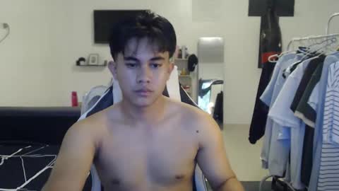 Snapshot of loverboyph04 chatting on November 11, 2025, 4:56 am loverboyph04 online show from November 11, 2025, 4:56 am