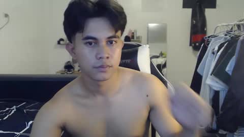 Snapshot of loverboyph04 chatting on November 13, 2025, 3:49 am loverboyph04 online show from November 13, 2025, 3:49 am