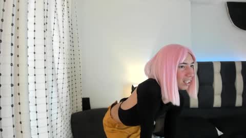 loverisu online show from October 4, 2025, 7:34 pm