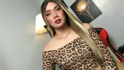 Snapshot of lovers_moon22 chatting on November 4, 2025, 11:20 am lovers moon22 online show from November 4, 2025, 11:20 am