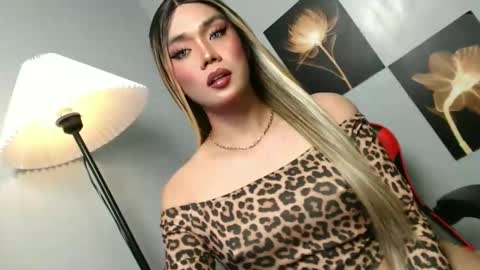 Snapshot of lovers_moon22 chatting on November 14, 2025, 12:15 pm lovers moon22 online show from November 14, 2025, 12:15 pm