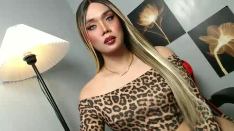 Snapshot of lovers_moon22 chatting on November 16, 2025, 12:55 pm lovers moon22 online show from November 16, 2025, 12:55 pm