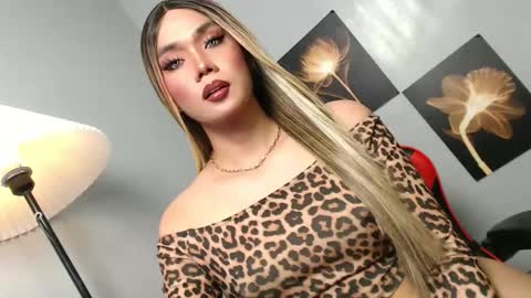 lovers moon22 online show from December 4, 2025, 11:52 am