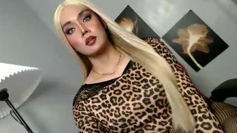 lovers moon22 online show from March 27, 2026, 12:16 pm