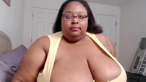 Snapshot of loves_aura chatting on January 20, 2025, 1:28 am Alyson online show from January 20, 2025, 1:28 am