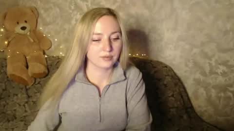 Snapshot of lovesrebecca chatting on January 2, 2025, 10:33 pm LovesRebecca online show from January 2, 2025, 10:33 pm