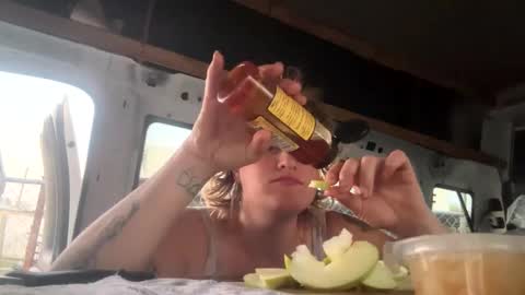 Snapshot of loveyourkittty chatting on March 4, 2025, 11:32 pm StacyMaeWish online show from March 4, 2025, 11:32 pm