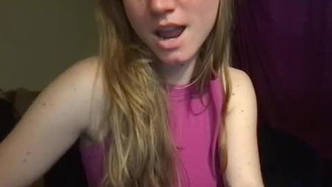 lozivelle online show from September 15, 2025, 5:24 pm