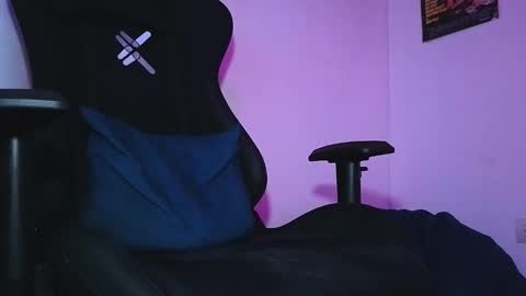 Snapshot of luan_goon chatting on November 27, 2025, 2:30 pm online show from November 27, 2025, 2:30 pm