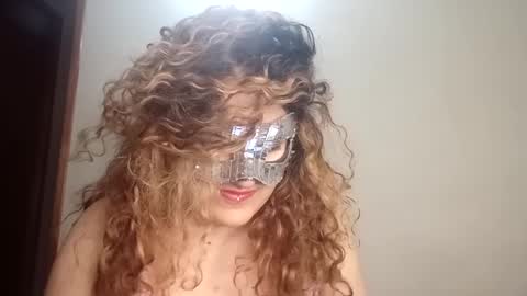 Snapshot of luanapowerful chatting on September 24, 2025, 2:37 am luanapowerful online show from September 24, 2025, 2:37 am