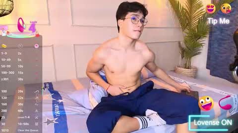 lUAN online show from March 10, 2026, 11:37 am