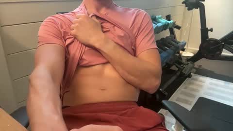 luca1010101010 online show from November 6, 2025, 6:20 pm