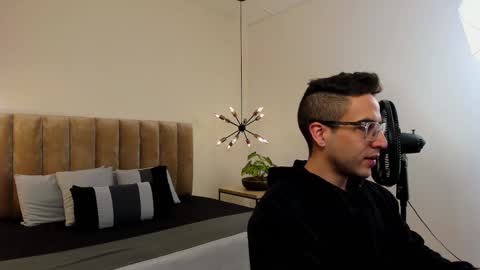 luca_morettii online show from October 1, 2025, 12:11 pm