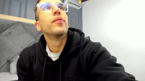 luca_morettii online show from October 10, 2025, 12:15 pm