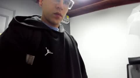 luca_morettii online show from October 19, 2025, 12:06 pm