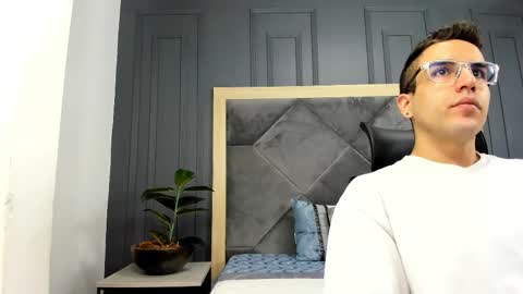 luca_morettii online show from October 24, 2025, 2:02 pm