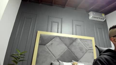 luca_morettii online show from November 23, 2025, 12:27 pm