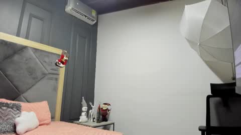 luca_morettii online show from December 2, 2025, 12:10 pm