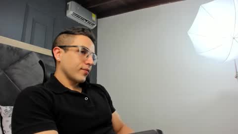 luca_morettii online show from January 14, 2026, 11:31 pm