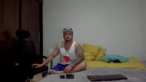 lucas_estrada1 online show from March 31, 2026, 4:24 am