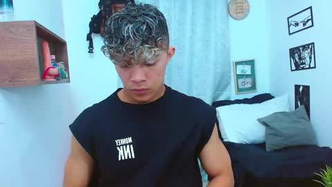 Lucas Luxx online show from November 8, 2025, 1:22 pm