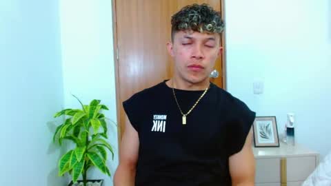 Snapshot of lucas_luxx1 chatting on February 18, 2026, 4:14 pm Lucas Luxx online show from February 18, 2026, 4:14 pm