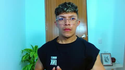 Snapshot of lucas_luxx1 chatting on March 3, 2026, 12:17 am Lucas Luxx online show from March 3, 2026, 12:17 am