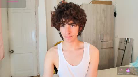 lucas_xo online show from November 16, 2025, 4:07 am