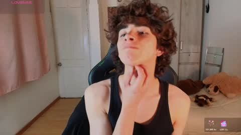 lucas_xo online show from November 30, 2025, 7:12 am
