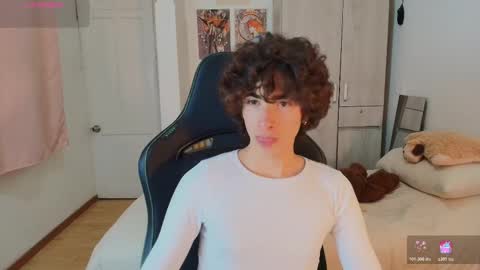 lucas_xo online show from December 20, 2025, 11:56 pm