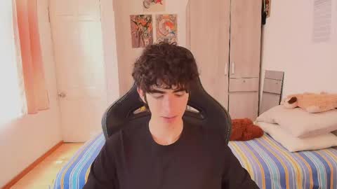 lucas_xo online show from June 1, 2026, 6:53 pm
