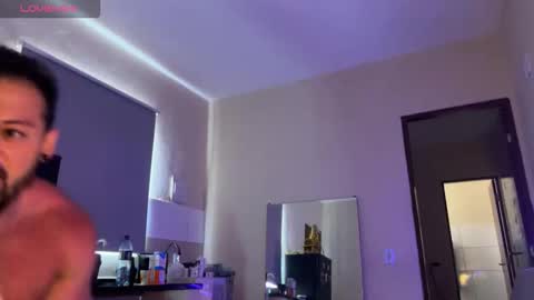 lucasfit24 online show from December 4, 2025, 1:42 pm