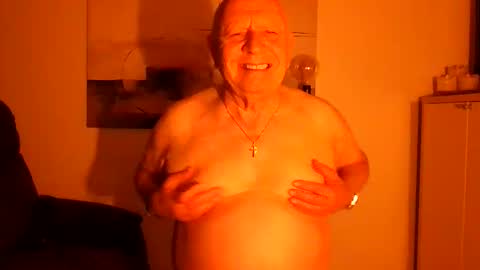 lucbottom031249 online show from April 28, 2026, 2:10 am
