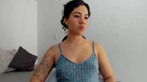 Snapshot of luccylee chatting on December 21, 2024, 11:34 pm online show from December 21, 2024, 11:34 pm