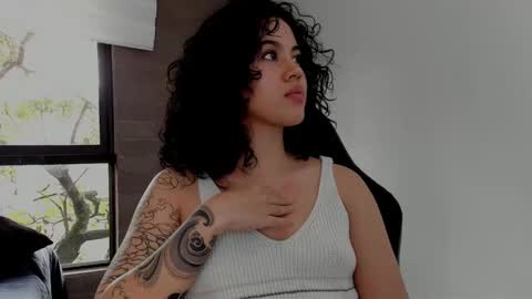 Snapshot of luccylee chatting on January 31, 2025, 9:26 pm online show from January 31, 2025, 9:26 pm