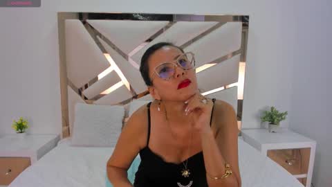 Lucero  online show from September 23, 2025, 4:10 pm