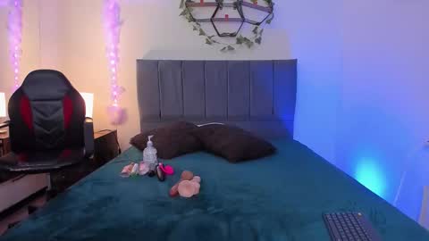 Lucero  online show from February 11, 2026, 3:55 am