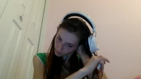 Luci Layne online show from June 17, 2026, 7:59 pm