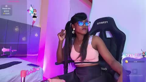 lucia01m online show from May 16, 2026, 7:23 pm