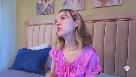 Snapshot of lucia_copper chatting on October 28, 2025, 12:19 pm lucia_copper online show from October 28, 2025, 12:19 pm