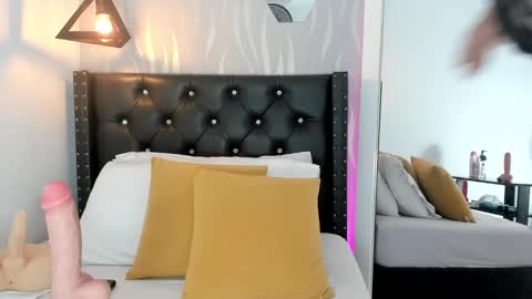 Lucia online show from November 6, 2025, 7:37 pm