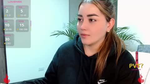 Snapshot of lucia_star_ chatting on October 19, 2025, 11:49 pm lucia star online show from October 19, 2025, 11:49 pm