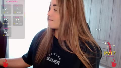 lucia star  online show from December 18, 2025, 7:09 pm