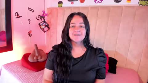 Lucia Vonne online show from October 7, 2025, 1:03 am