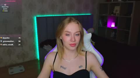 lucia_wiwi online show from June 3, 2026, 8:47 pm