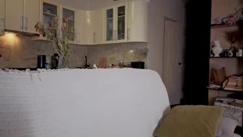 Lucia online show from October 4, 2025, 3:21 pm